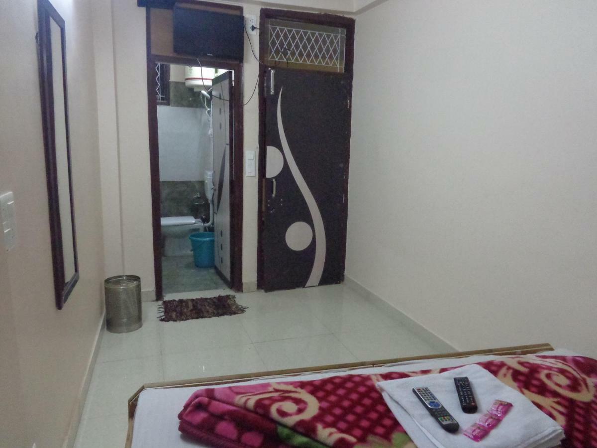 Delhi Inn,Walk In Nizamuddin Railway Station ニューデリー エクステリア 写真