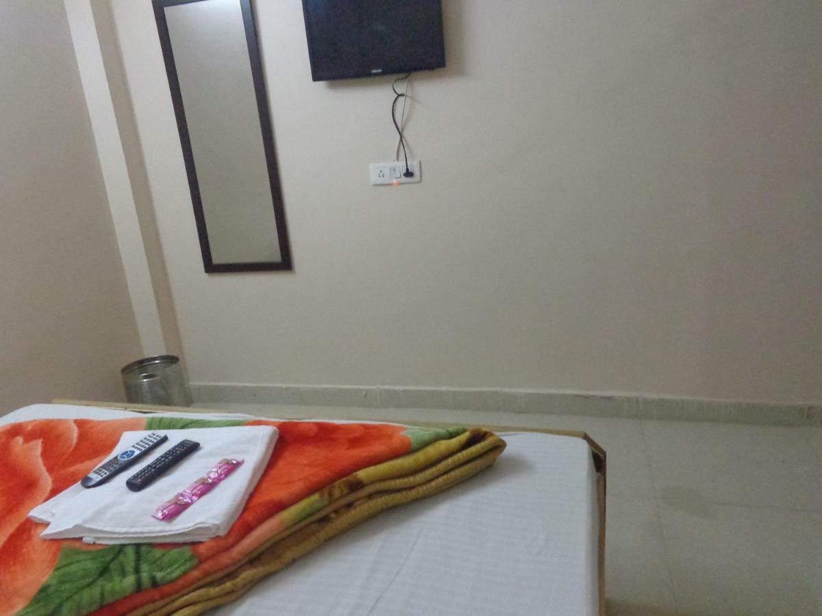 Delhi Inn,Walk In Nizamuddin Railway Station ニューデリー エクステリア 写真