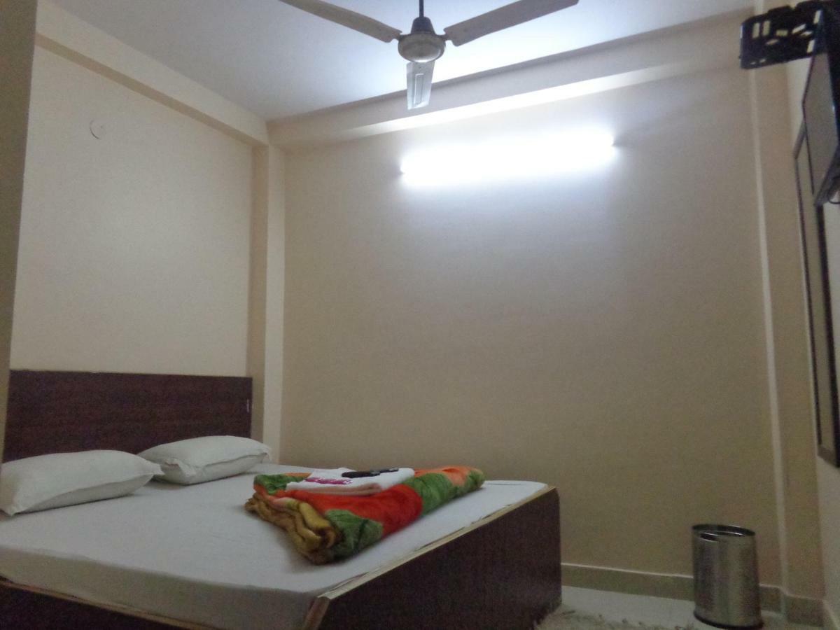 Delhi Inn,Walk In Nizamuddin Railway Station ニューデリー エクステリア 写真